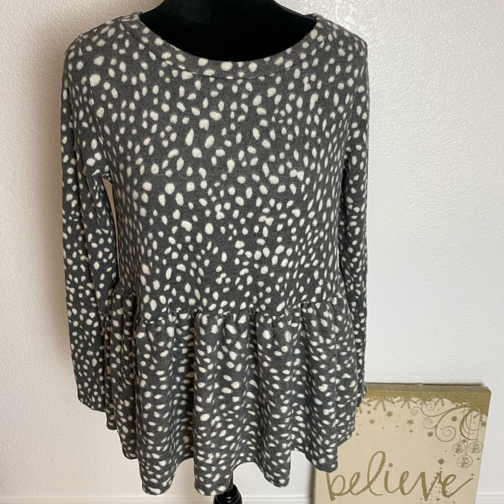 NWOT Riah Fashion Gray and White Polka Dots Ruffled Hem Sweater